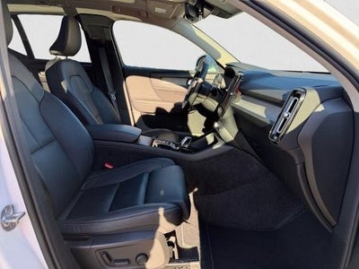 2025 Volvo XC40 B5 AWD Plus Bright Theme