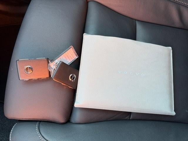 2025 Volvo XC40 B5 AWD Plus Bright Theme