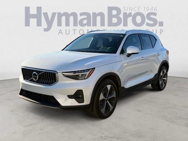 2025 Volvo XC40 B5 AWD Plus Bright Theme