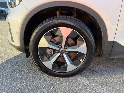 2025 Volvo XC40 B5 AWD Plus Bright Theme