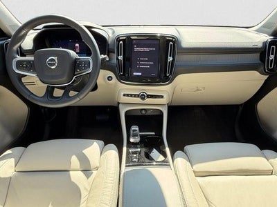 2023 Volvo XC40 B5 AWD Plus Dark Theme