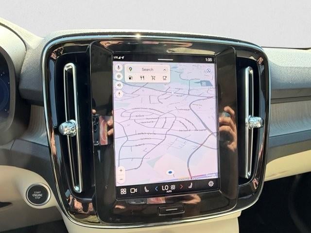 2023 Volvo XC40 B5 AWD Plus Dark Theme