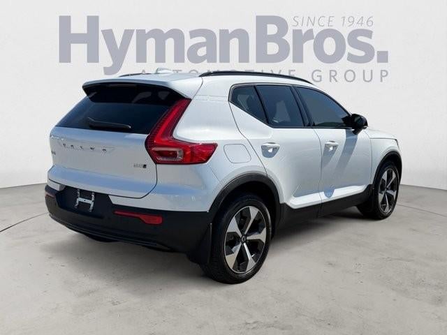 2023 Volvo XC40 B5 AWD Plus Dark Theme
