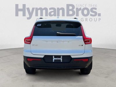 2023 Volvo XC40 B5 AWD Plus Dark Theme