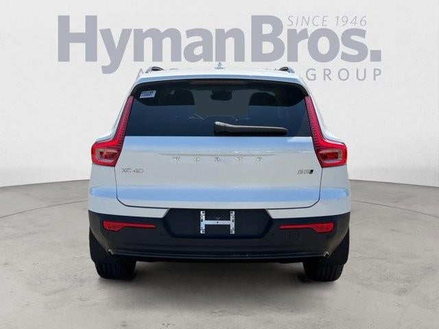 2023 Volvo XC40 B5 AWD Plus Dark Theme