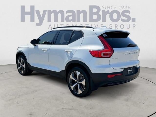 2023 Volvo XC40 B5 AWD Plus Dark Theme