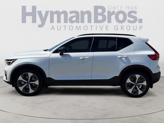 2023 Volvo XC40 B5 AWD Plus Dark Theme