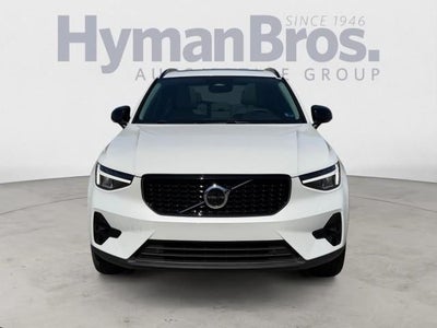 2023 Volvo XC40 B5 AWD Plus Dark Theme