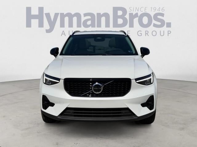 2023 Volvo XC40 B5 AWD Plus Dark Theme