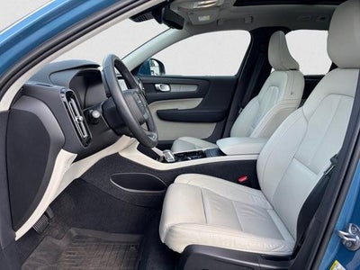 2023 Volvo XC40 B5 AWD Plus Bright Theme
