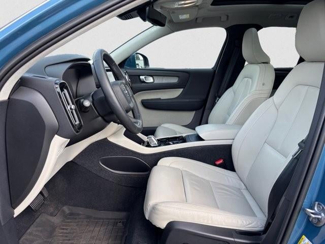 2023 Volvo XC40 B5 AWD Plus Bright Theme