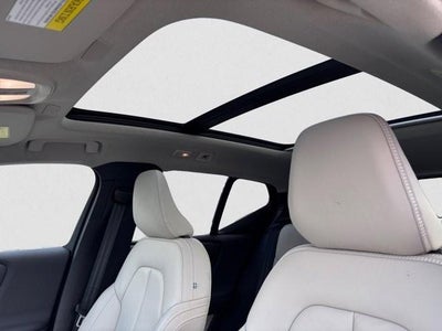 2023 Volvo XC40 B5 AWD Plus Bright Theme