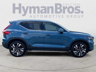 2023 Volvo XC40 B5 AWD Plus Bright Theme