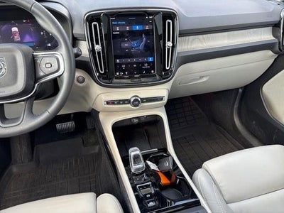 2023 Volvo XC40 B5 AWD Plus Bright Theme