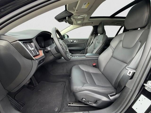 2025 Volvo V60 Cross Country B5 AWD Plus