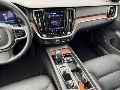 2025 Volvo V60 Cross Country B5 AWD Plus