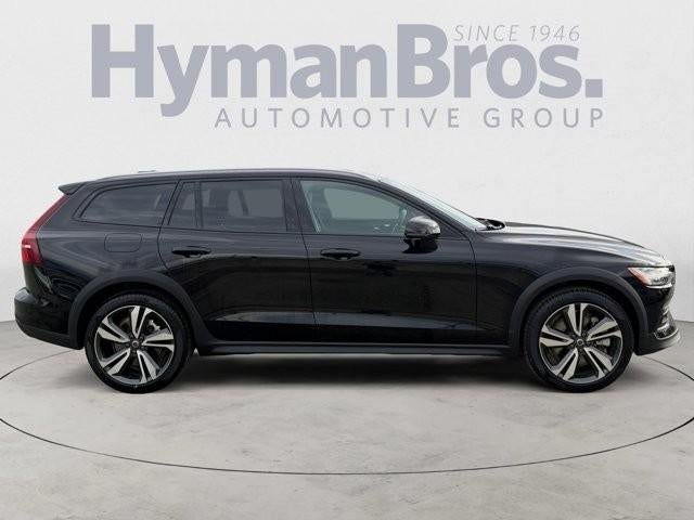 2025 Volvo V60 Cross Country B5 AWD Plus