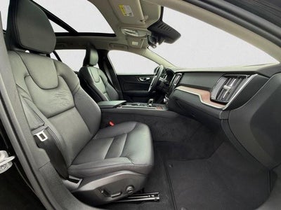 2025 Volvo V60 Cross Country B5 AWD Plus