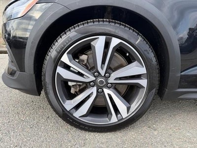 2025 Volvo V60 Cross Country B5 AWD Plus