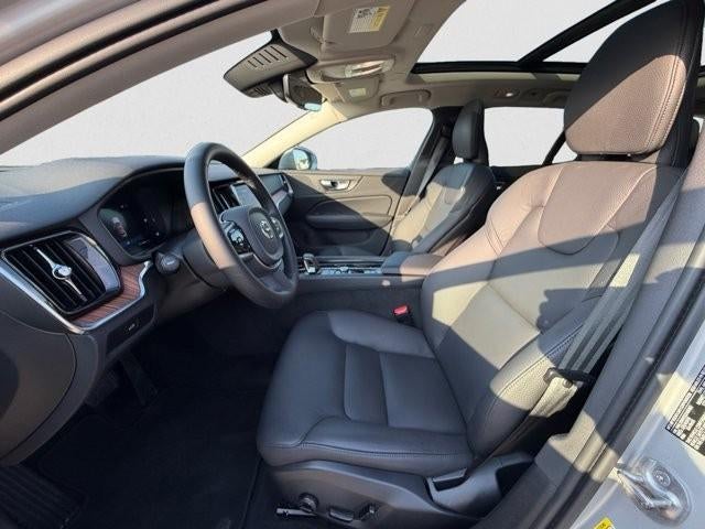 2025 Volvo V60 Cross Country B5 AWD Plus