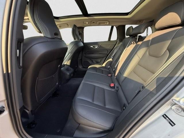 2025 Volvo V60 Cross Country B5 AWD Plus