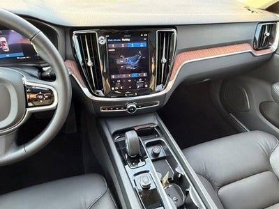 2025 Volvo V60 Cross Country B5 AWD Plus