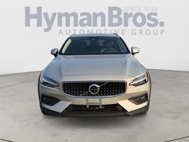 2025 Volvo V60 Cross Country B5 AWD Plus