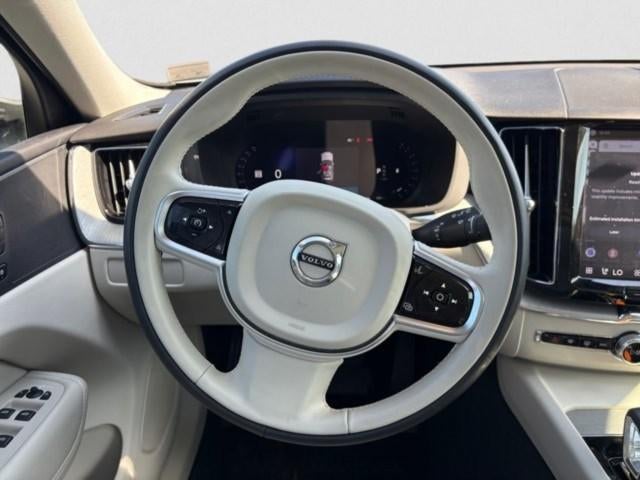 2025 Volvo XC60 B5 AWD Plus