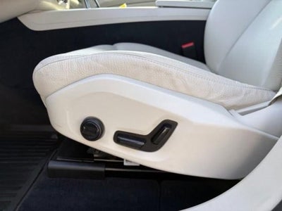 2025 Volvo XC60 B5 AWD Plus