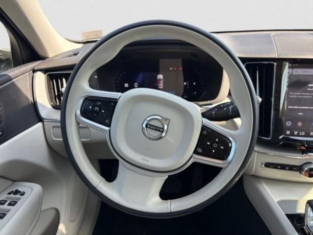 2025 Volvo XC60 B5 AWD Plus