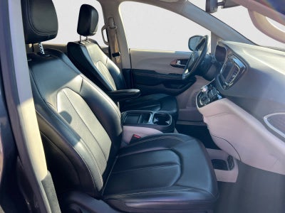 2020 Chrysler Voyager LXI FWD