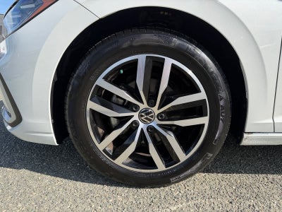 2025 Volkswagen Jetta SE Auto