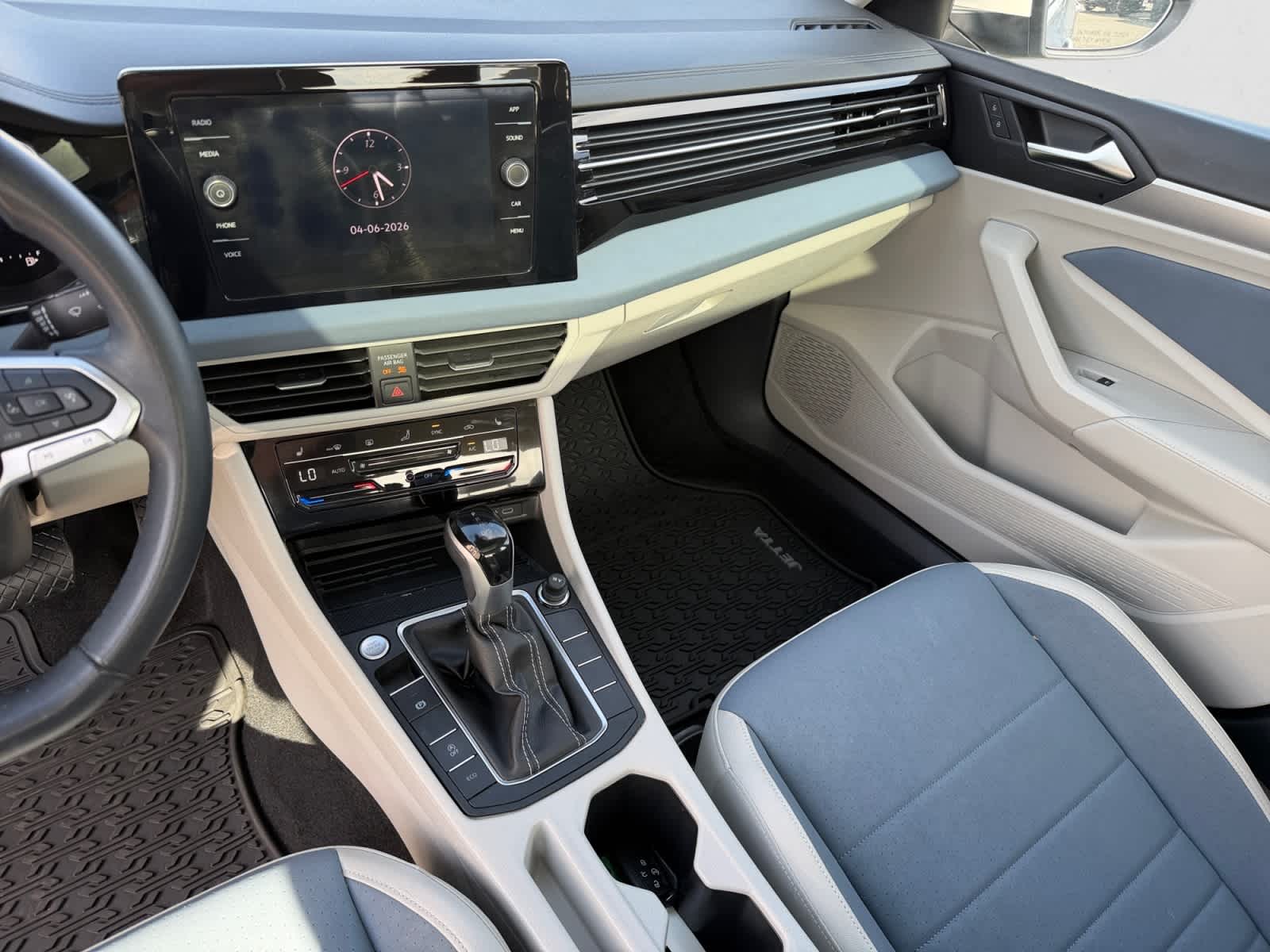 2025 Volkswagen Jetta SE Auto