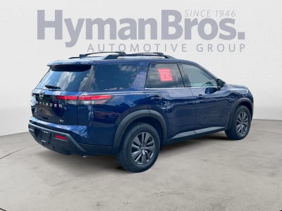 2022 Nissan Pathfinder SV