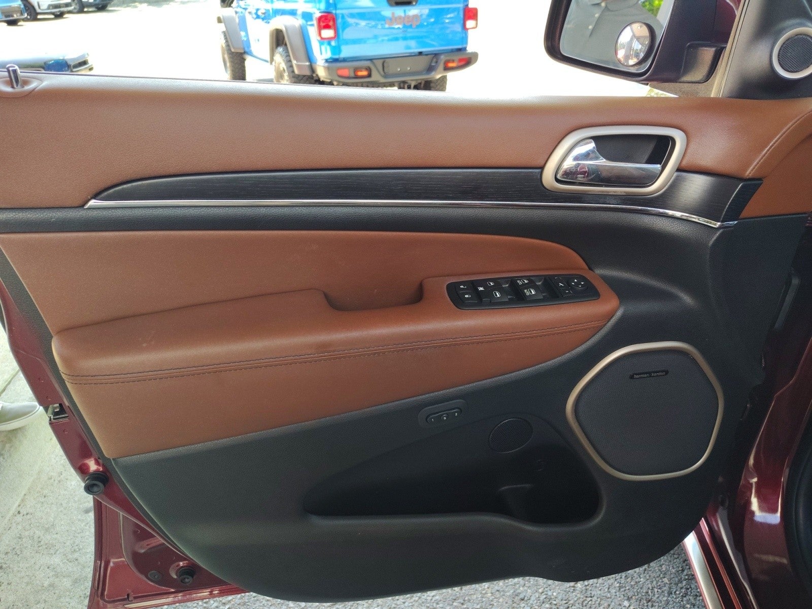 2016 Jeep Grand Cherokee Summit 4WD | Local One-Owner