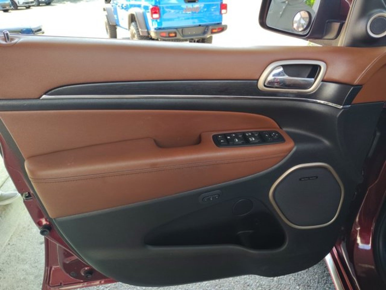 2016 Jeep Grand Cherokee Summit 4WD | Local One-Owner
