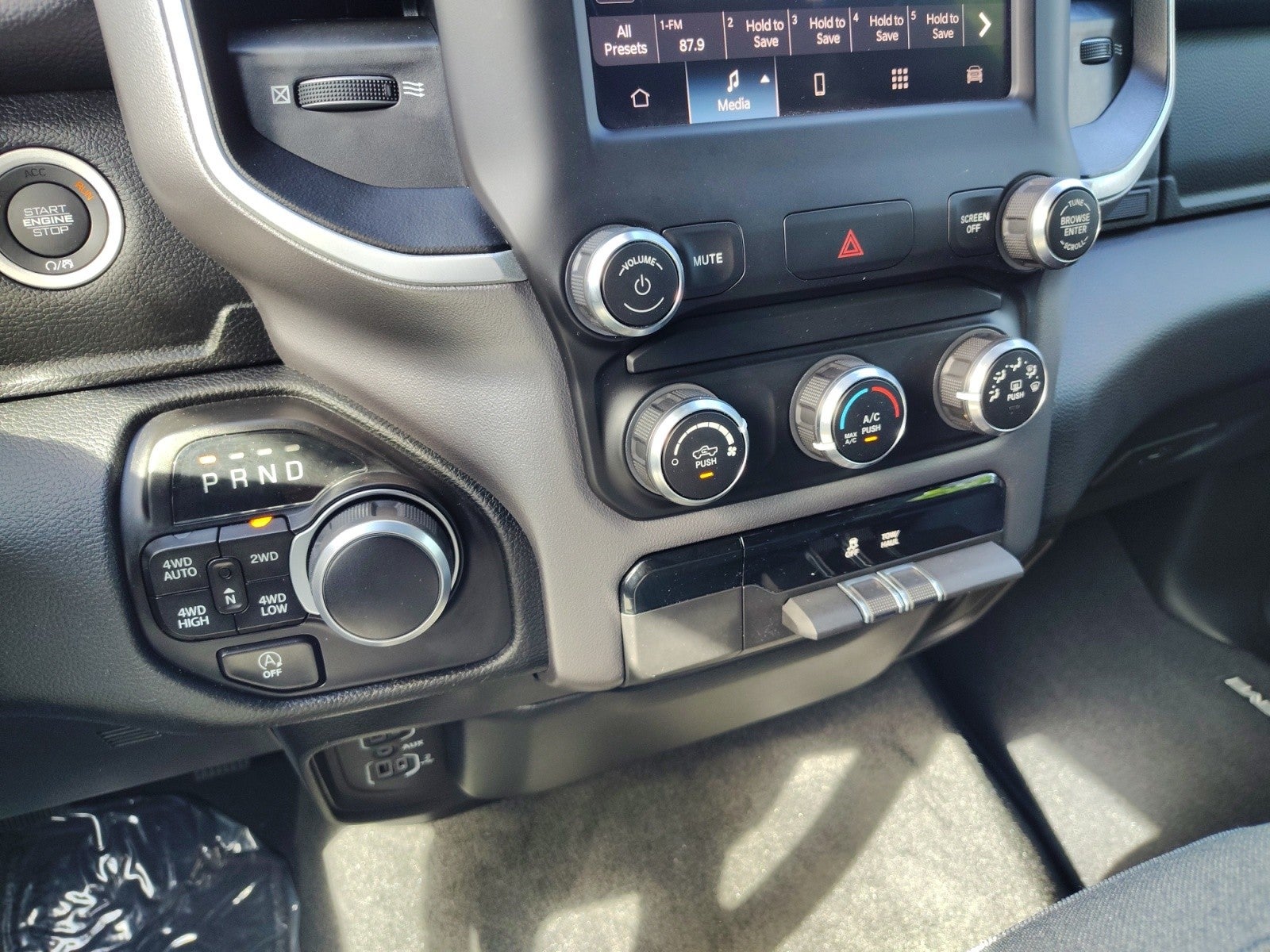 2022 RAM 1500 Big Horn 4x4 Crew Cab