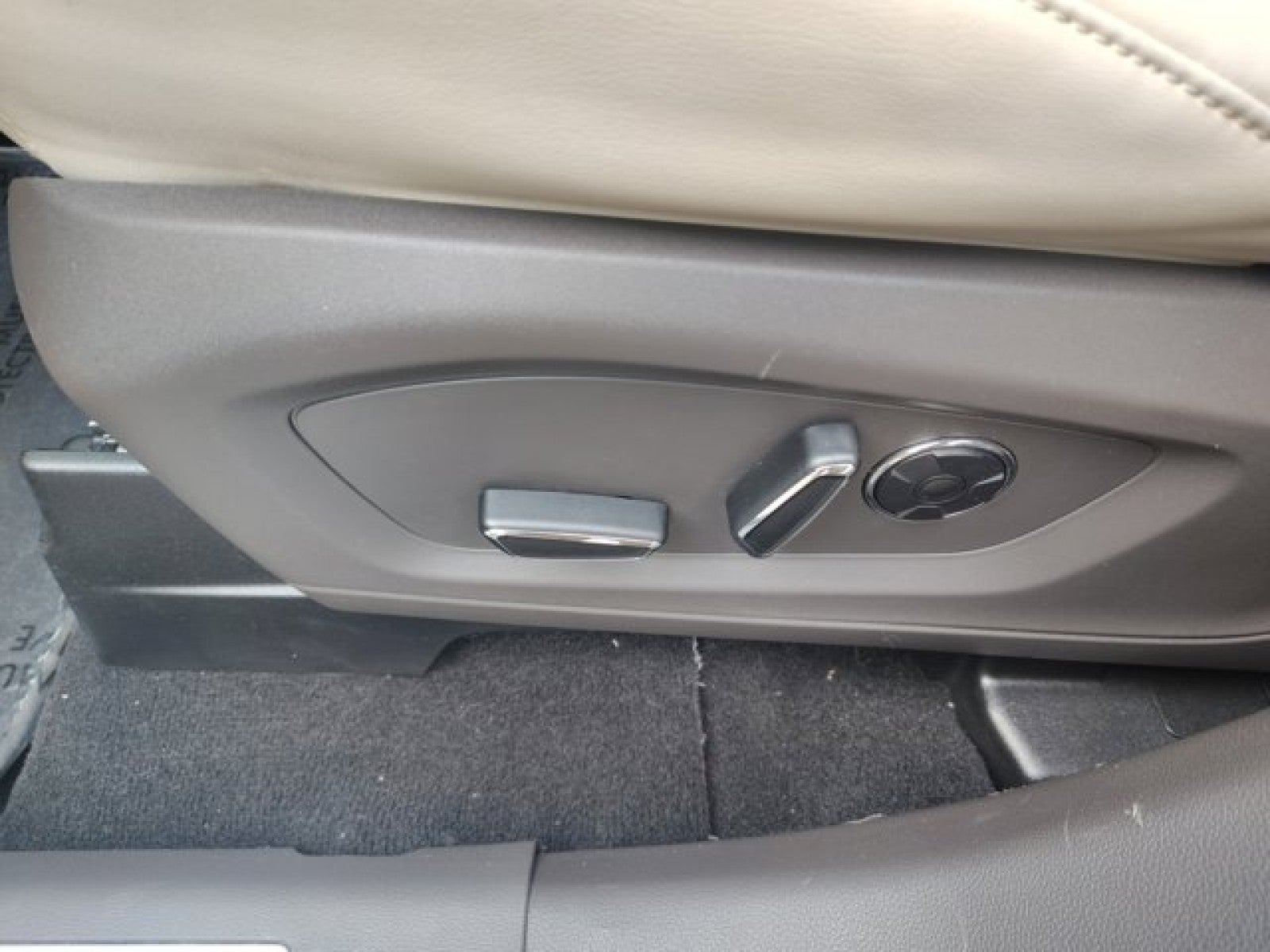 2020 Ford Explorer Platinum 4WD | Premium tech, 21 Wheels,