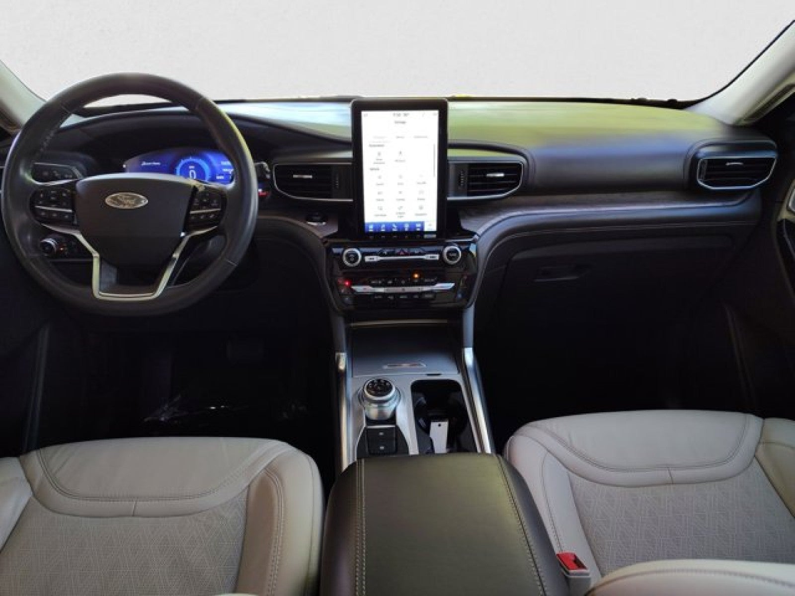 2022 Ford Explorer Platinum 4WD | Pano, Tech, bucket seats