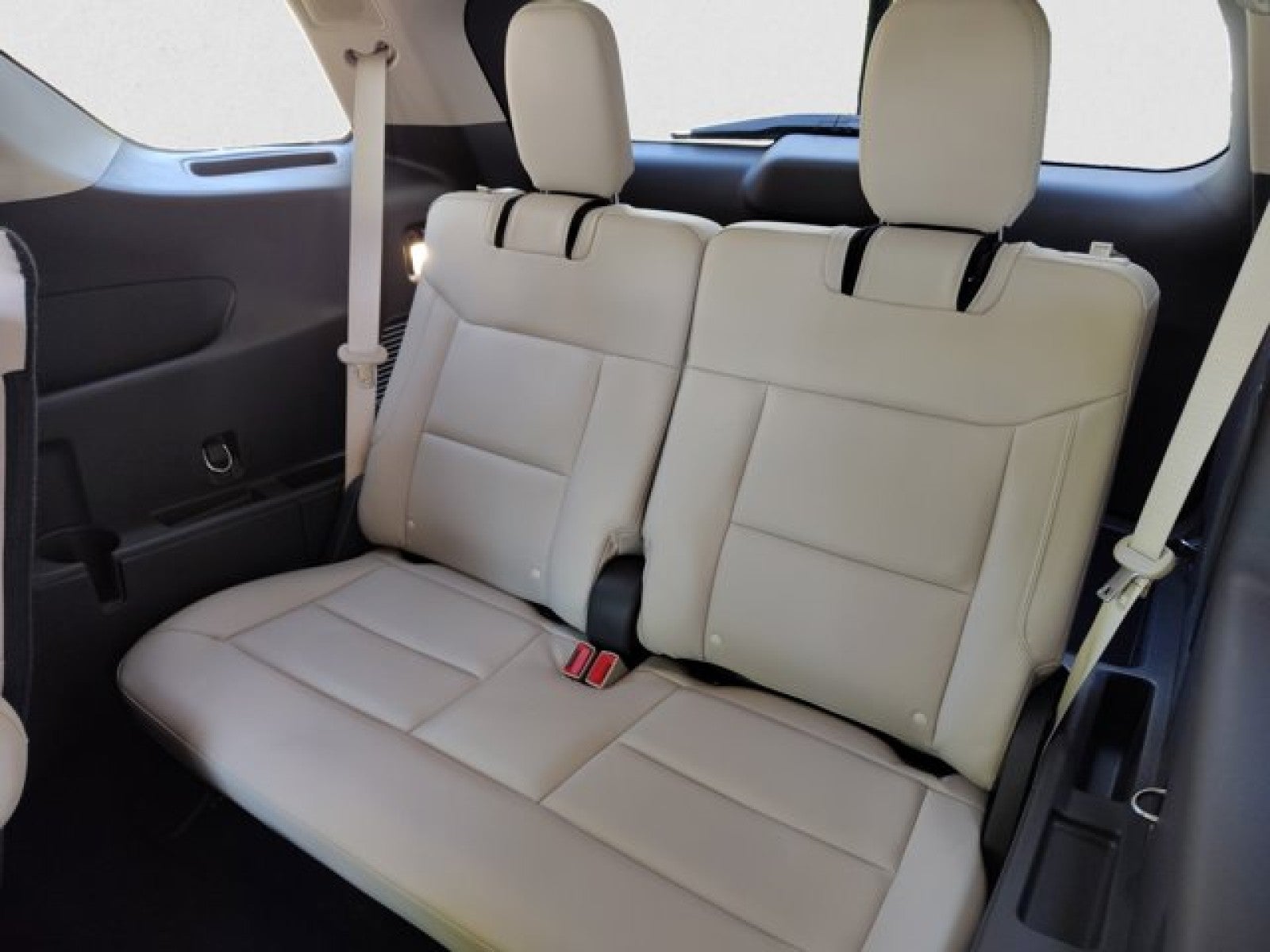 2022 Ford Explorer Platinum 4WD | Pano, Tech, bucket seats