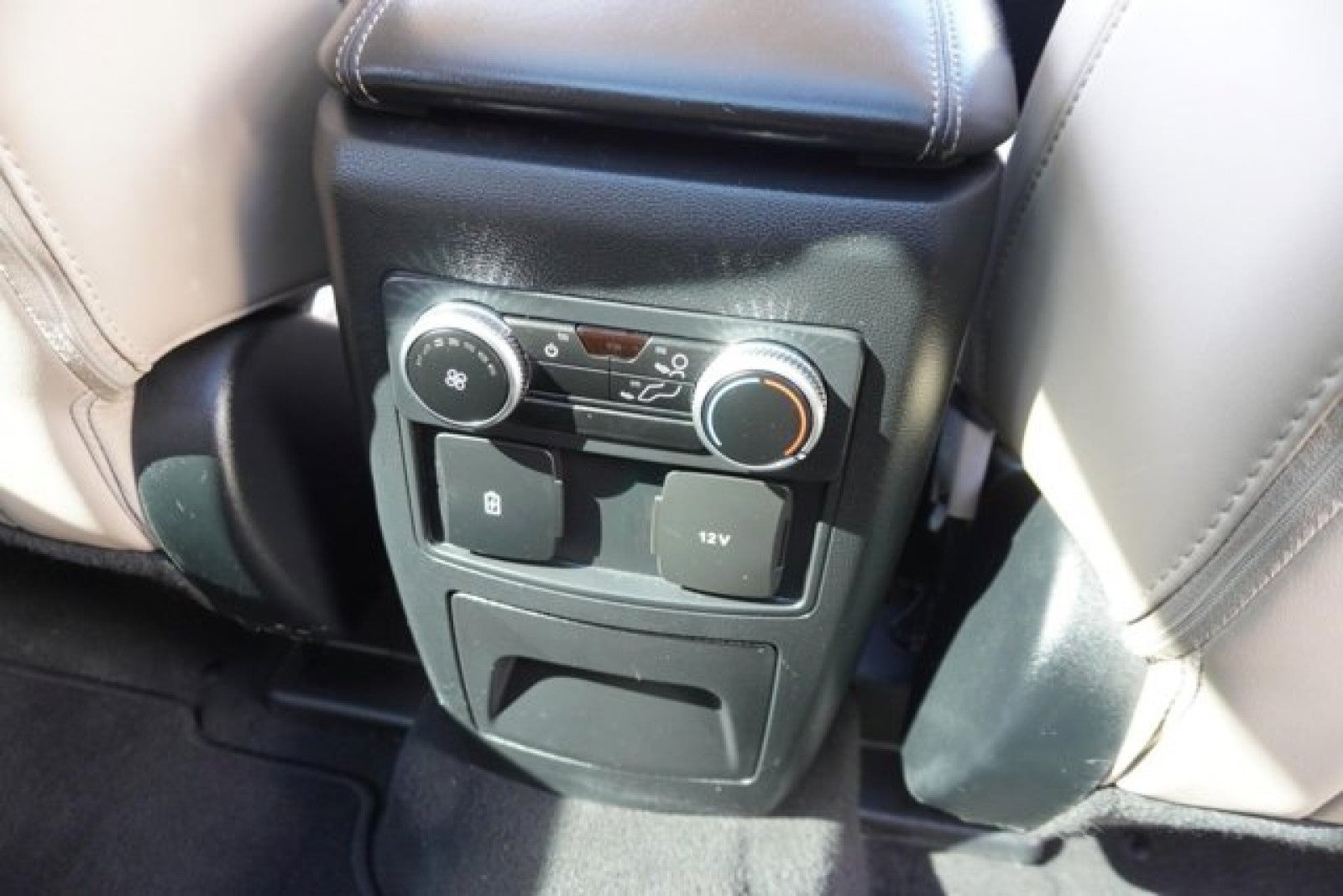 2022 Ford Explorer XLT 4WD | Pano, tech, leather, 20's