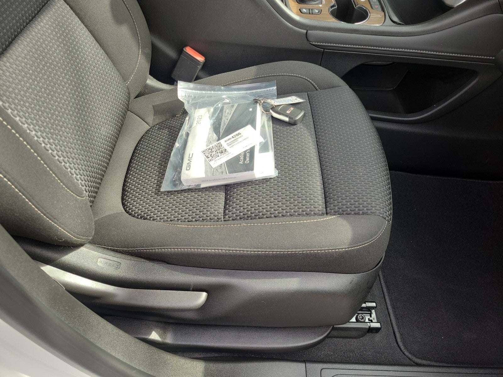 2023 GMC Acadia SLE AWD | Sunroof, Convenience Package