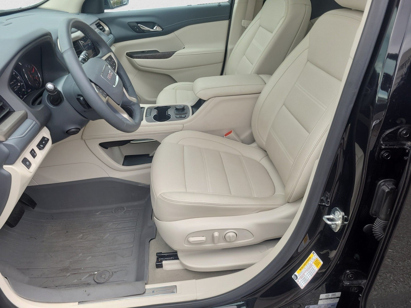 2023 GMC Acadia Denali AWD | Pano