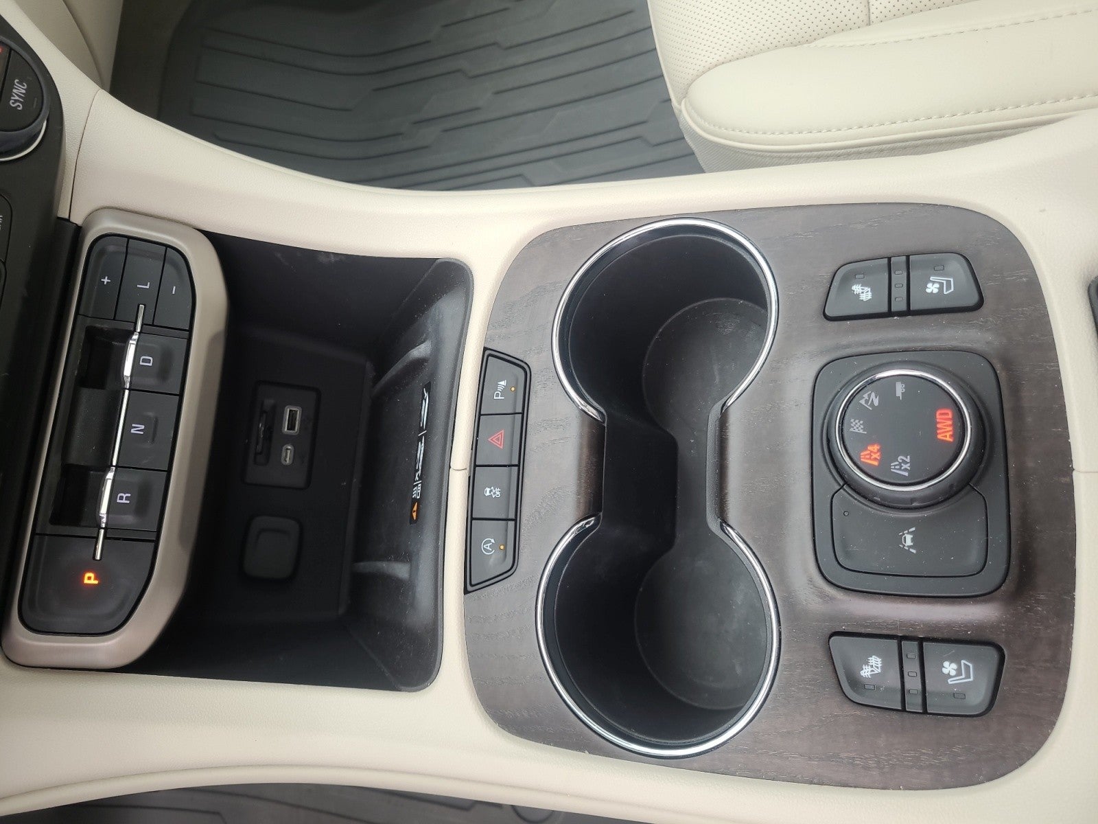 2023 GMC Acadia Denali AWD | Pano