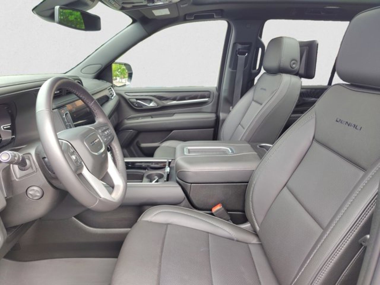 2023 GMC Yukon Denali 4x4 | 1 Owner, Only 4,000 Miles! Rear Seat Media System