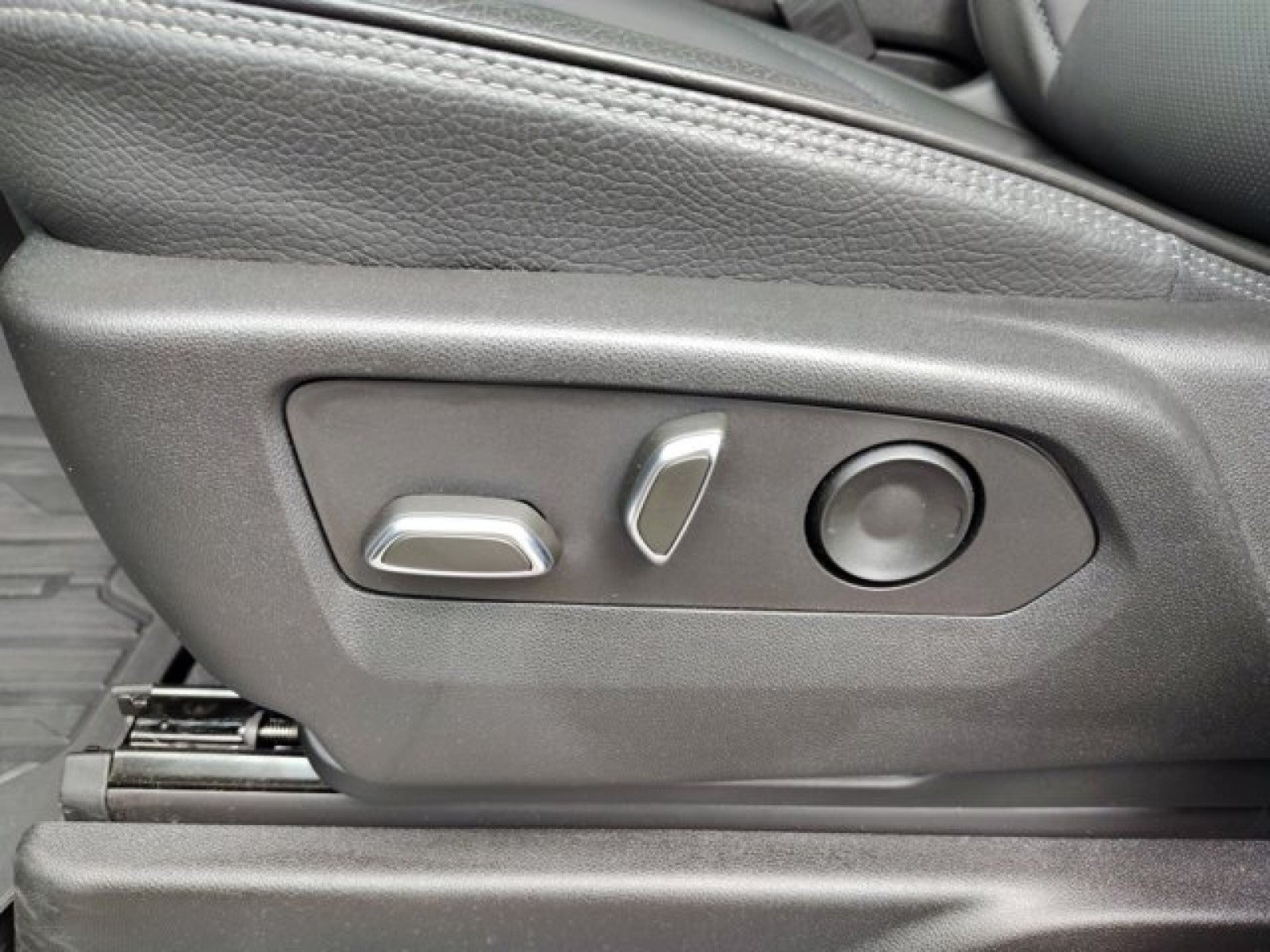 2023 GMC Yukon Denali 4x4 | 1 Owner, Only 4,000 Miles! Rear Seat Media System