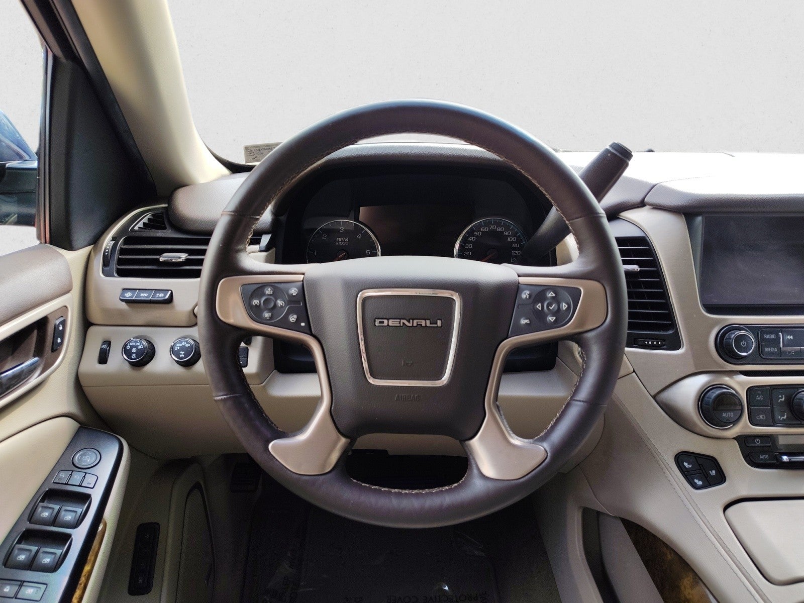 2017 GMC Yukon XL Denali 4WD