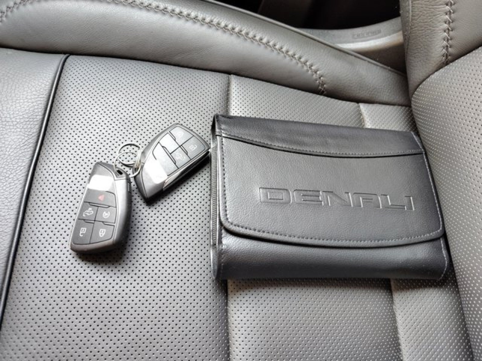 2022 GMC Sierra 1500 Denali 4x4 Crew Cab | Reserve, carbonpro, 22 Wheels