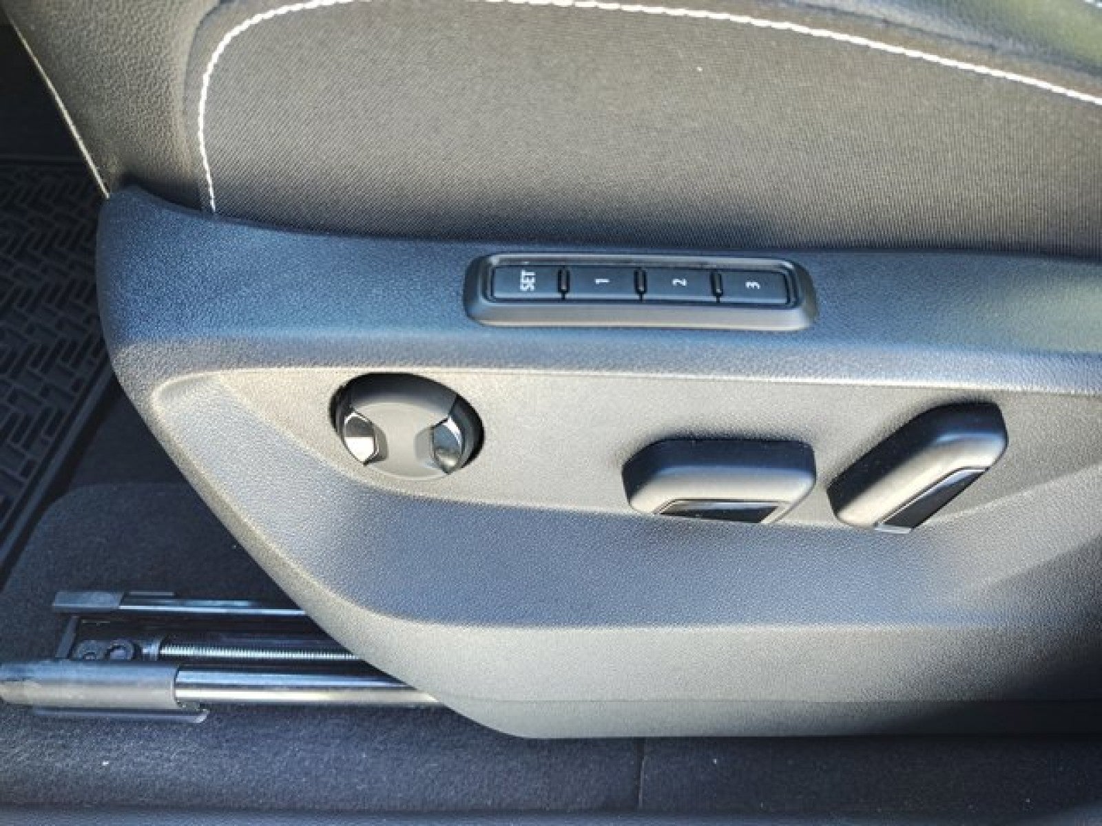 2024 Volkswagen Atlas Cross Sport 2.0T SEL R-Line 4Motion