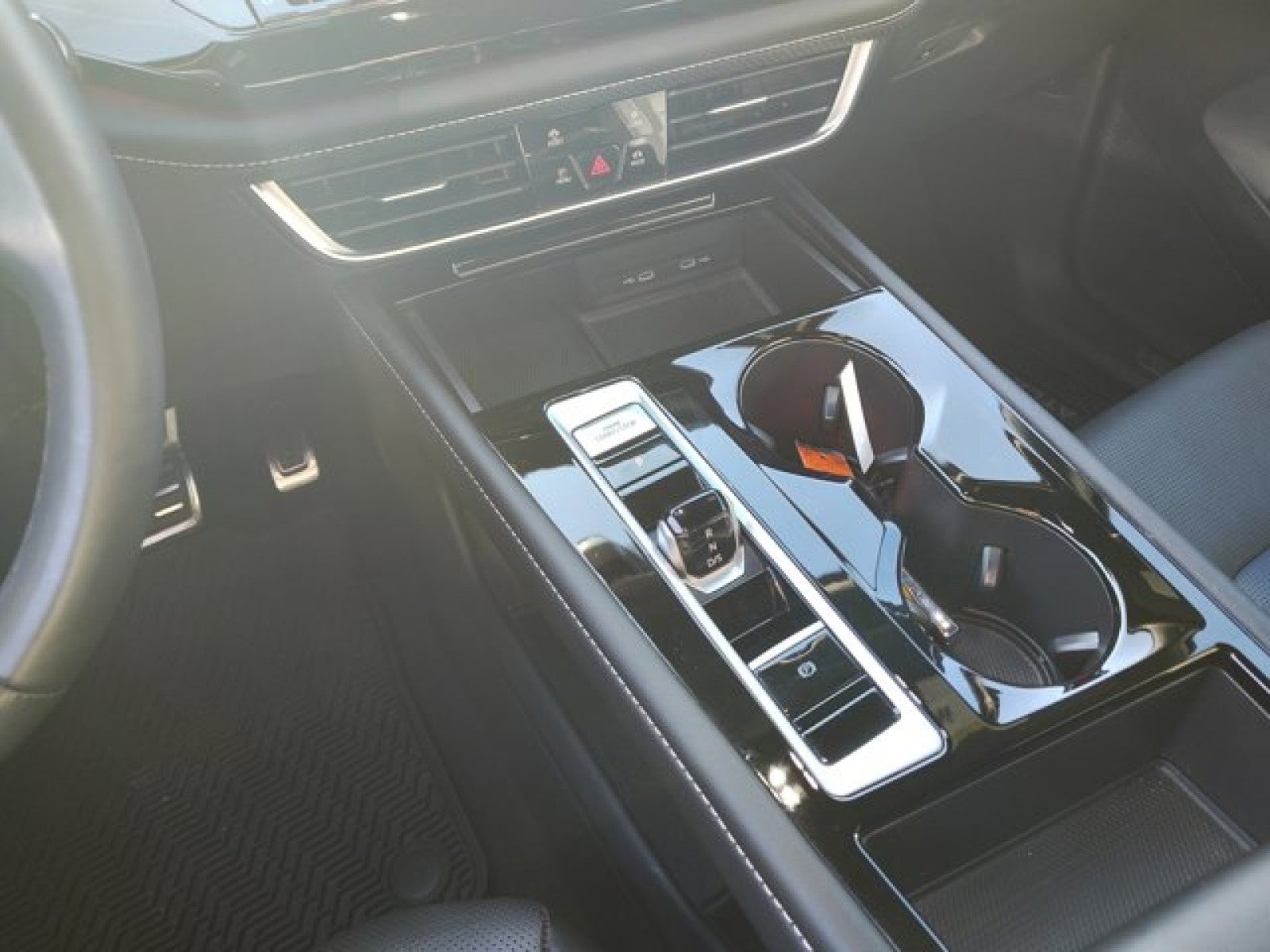 2024 Volkswagen Atlas Cross Sport 2.0T SEL R-Line 4Motion